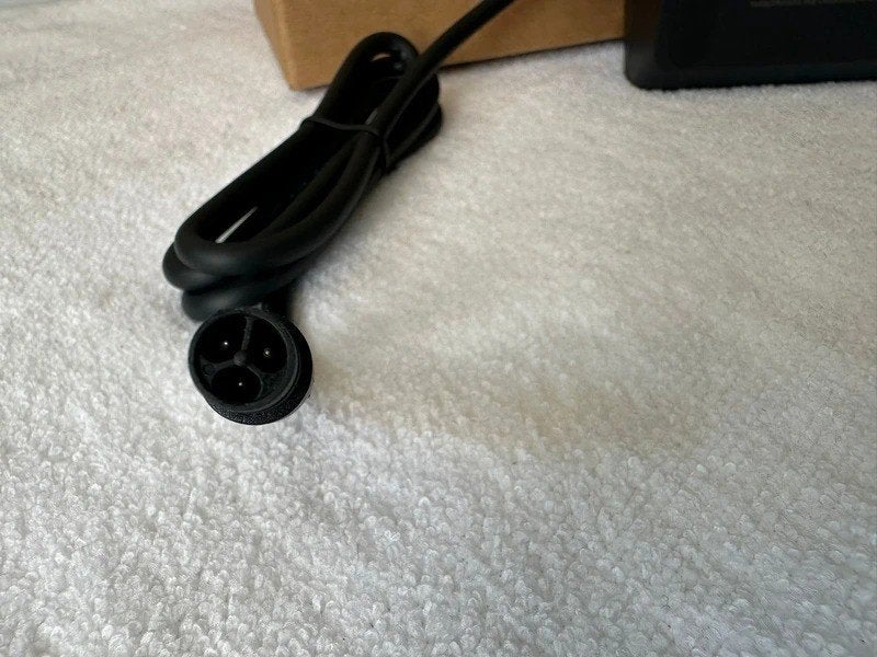 Chargeur Trottinette - 48V, Vélos & Vélomoteurs, Enlèvement, Neuf