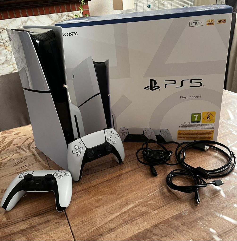 PS5 1TB + 2 controllers + garantie, Ophalen, Zo goed als nieuw, Playstation 5