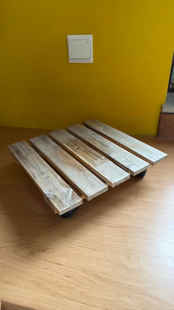houten plantenstandaard op wielen, 30/30 cm, Ophalen of Verzenden, Gebruikt, Hout