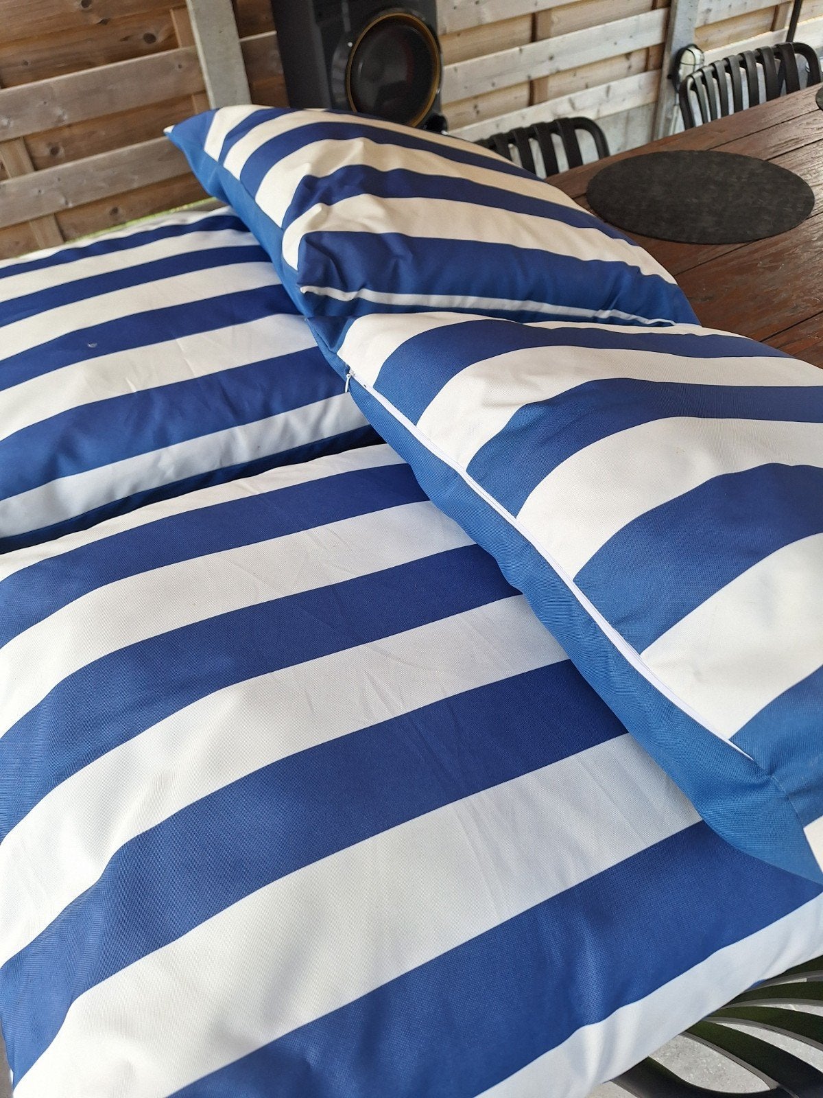 À vendre 4 NOUVEAUX coussins de jardin hydrofuges, Enlèvement