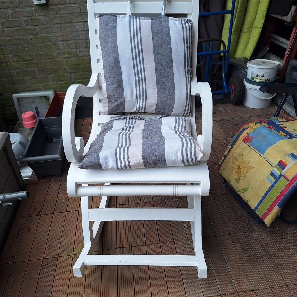 Witte houten schommelstoel, Huis en Inrichting, Ophalen