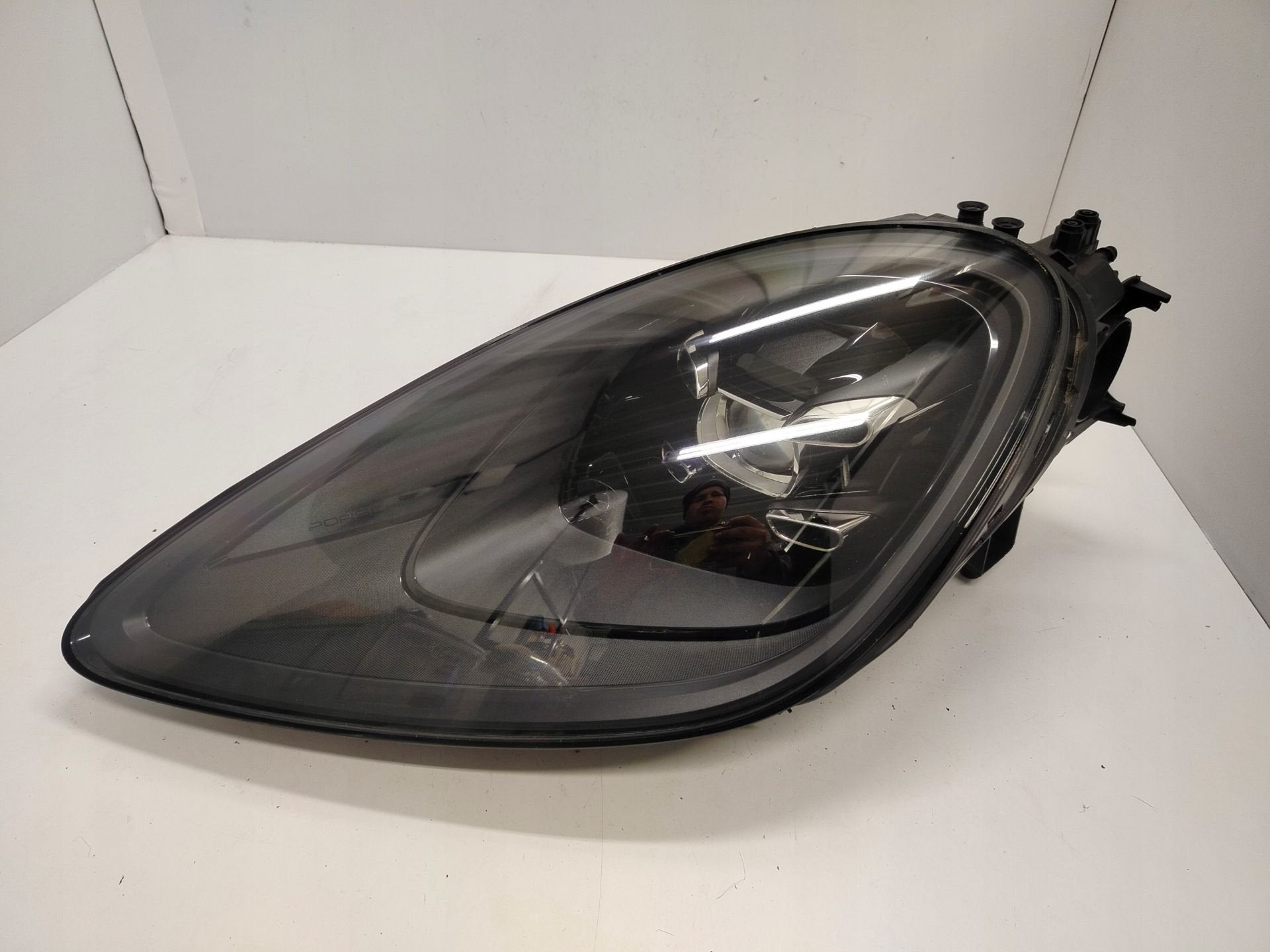 Porsche Cayenne Koplamp Links 9Y0.941.031.Q, Gebruikt, Porscheplatz 1
70435  Stuttgart, DE, Porsche, Info@porsche.de