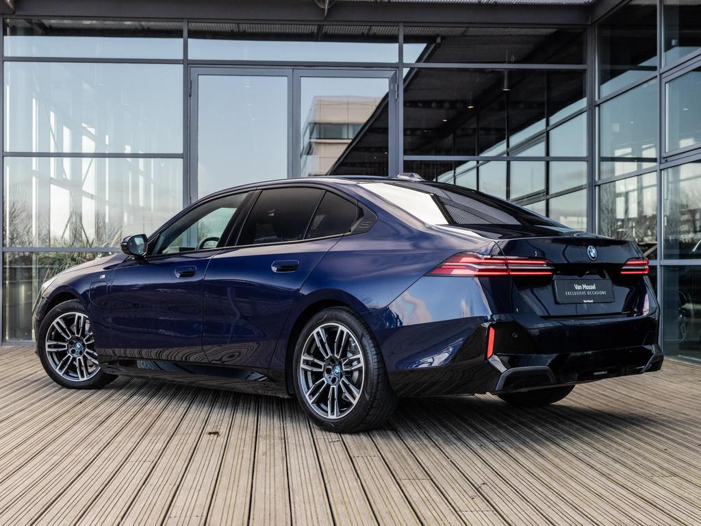 BMW 5-serie 530e | M-SPORT | HARMAN KARDON | COMFORT PAKKET, Auto's, Achterwielaandrijving, 4 cilinders, Blauw, 135 min