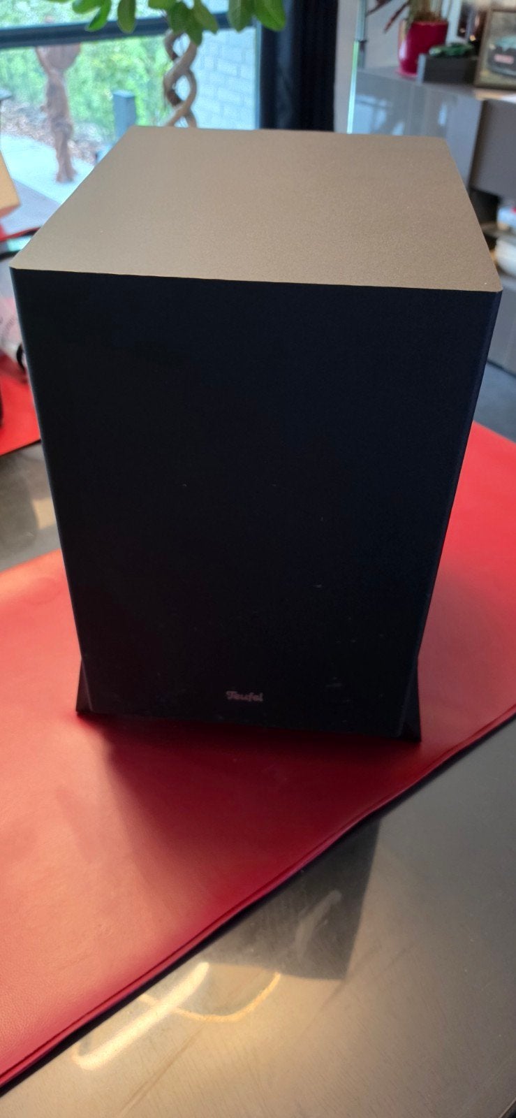 Teufel T8 Actieve Subwoofer, TV, Hi-fi & Vidéo, Enceintes, Comme neuf, Subwoofer, 60 à 120 watts, Autres marques, Entrée AUX, Bass-reflex