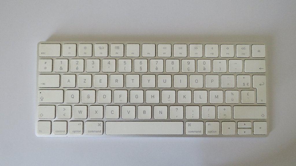 Clavier Apple Magic Keyboard 2e génération, Informatique & Logiciels, Récepteur sans fil, Azerty, Comme neuf, Enlèvement