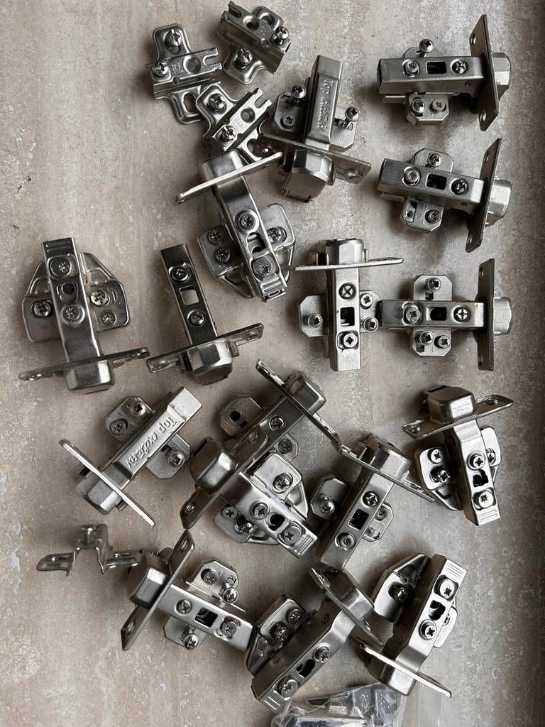 16 keukenkastscharnier, Doe-het-zelf en Bouw, Adembescherming, Ophalen, Zo goed als nieuw