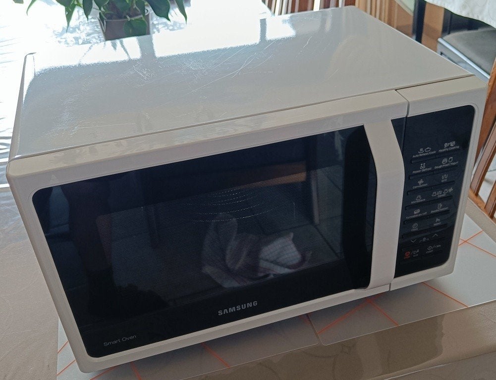 Combi-Microgolfoven Samsung MC28H5015AW, Ophalen, Zo goed als nieuw, Combi-microgolfoven, Grill