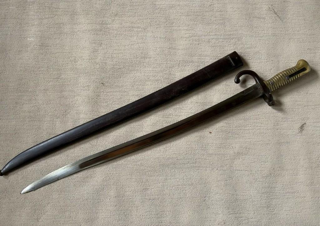 wo1 - Franse M1866 Chassepot bajonet met schede St Etienne, Verzamelen, Militaria | Algemeen, Ophalen of Verzenden, Landmacht