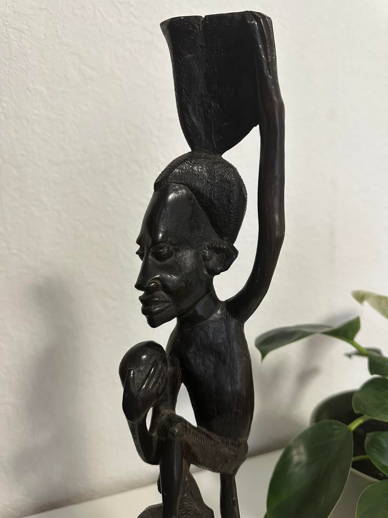 Afrikaanse houtsnijwerk, Ophalen, Houtsnijwerk