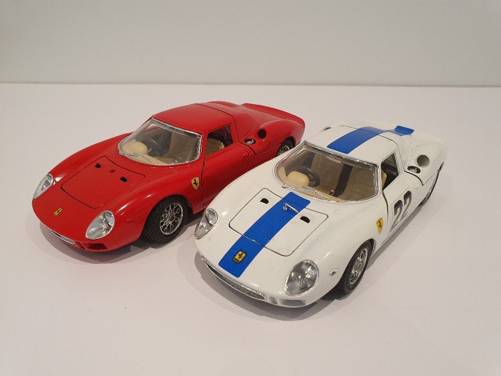 2 modelauto's 1:24 Ferrari 250 LM Burago, Enlèvement ou Envoi, Utilisé, Voiture, Burago