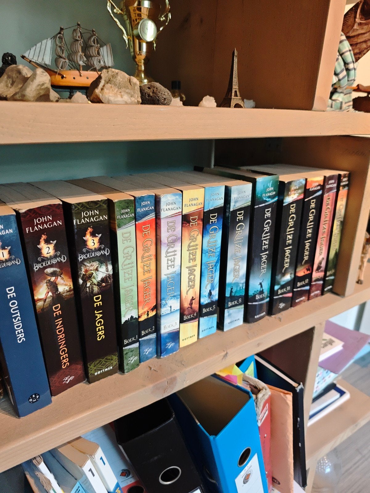 de grijze jager boekenbundel(1-14) + 3 broederban boeken, Boeken, Ophalen of Verzenden, John Flanagan