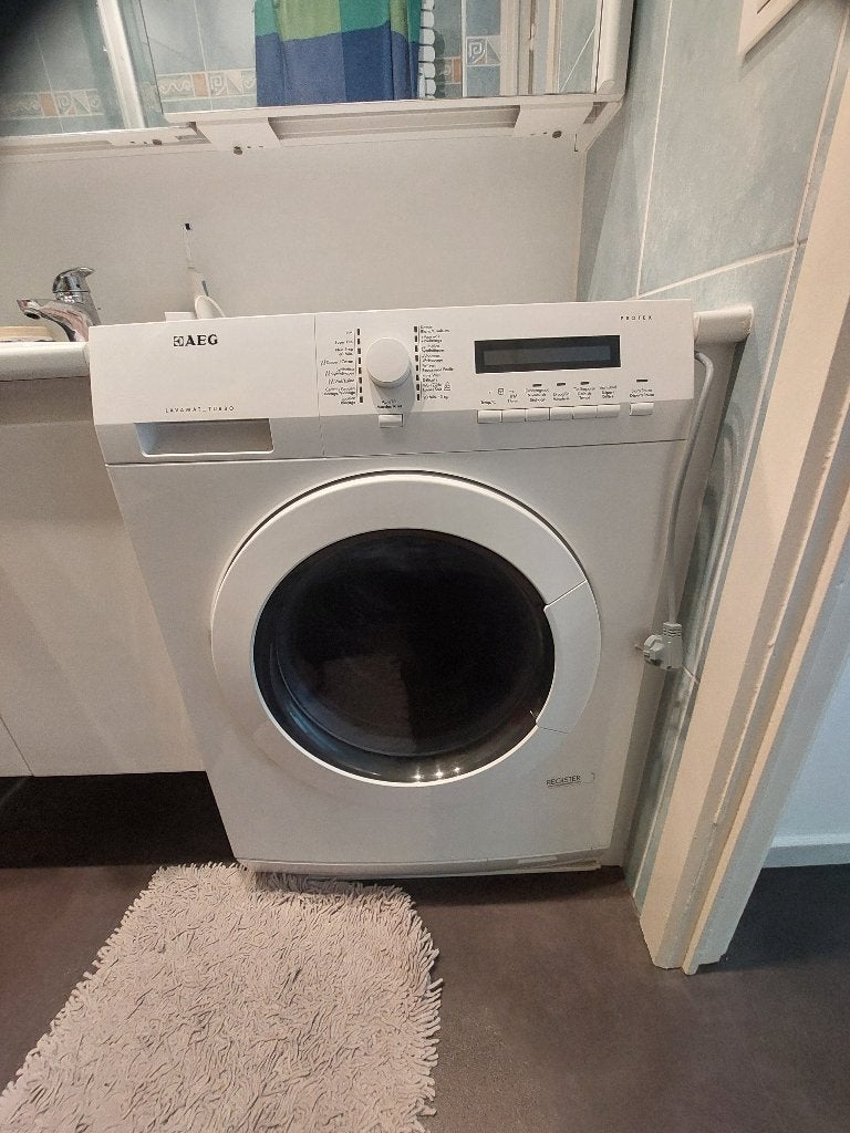 Wasmachine en droogkast, Ophalen, 1200 tot 1600 toeren, Gebruikt, 8 tot 10 kg