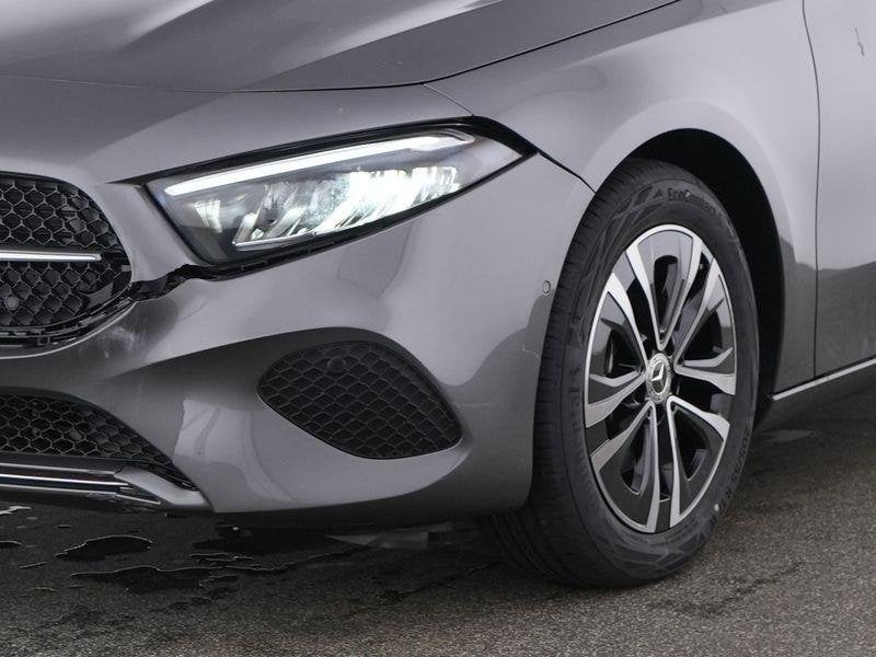 Mercedes-Benz A-Klasse 180 Berline Luxury Line | Verwarmde Z, Auto's, 4 deurs, Stof, Gebruikt, 4 cilinders