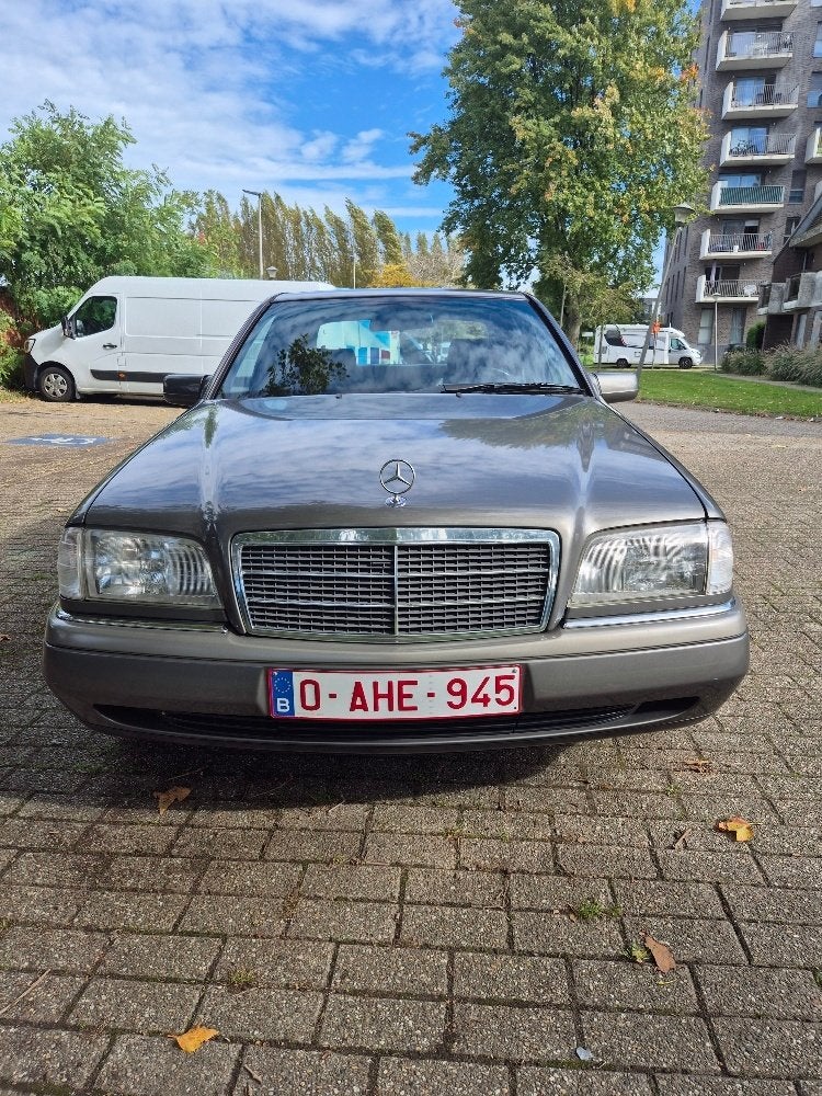 Mercedes C220 diesel 98450 km bouwjaar 1994, Auto's, 4 deurs, Achterwielaandrijving, 4 cilinders, Bruin