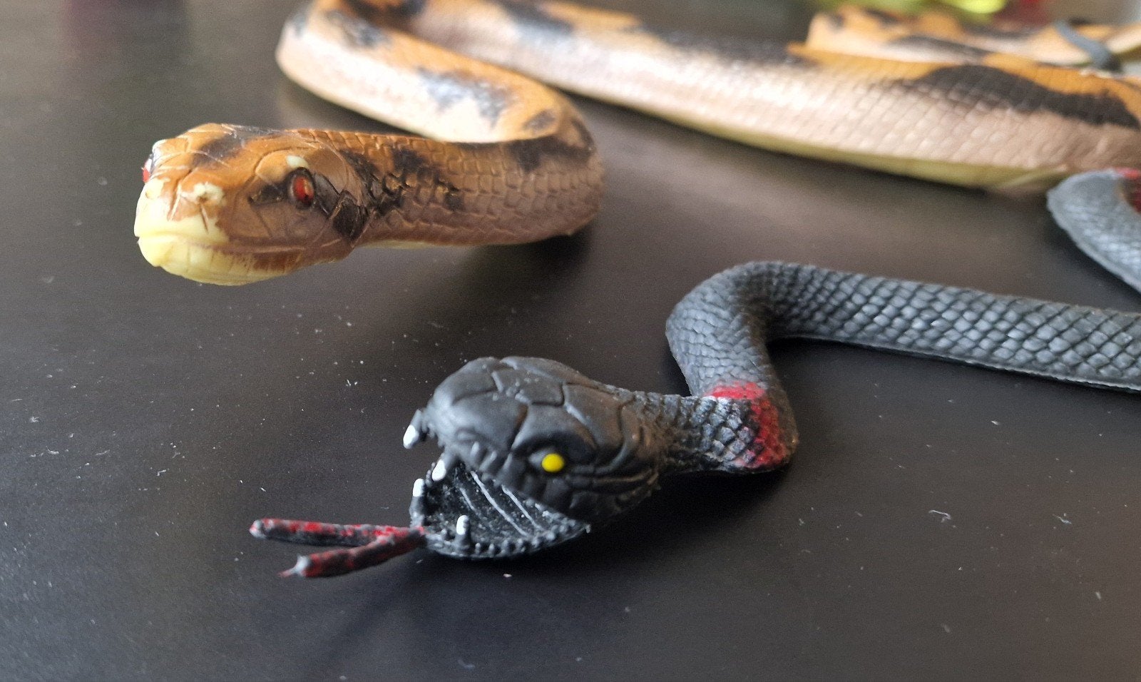 2 serpents en peluche, Enfants & Bébés, Enlèvement, Utilisé