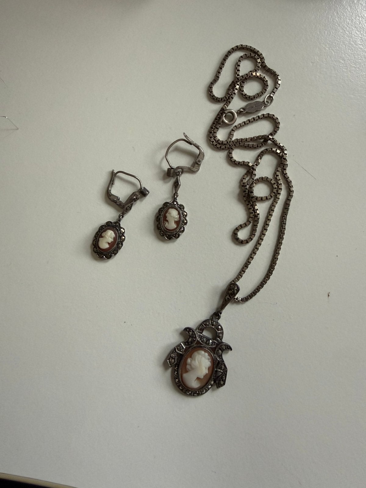 Parure Vintage Italienne UnoAerre – Camée Coquille, Enlèvement ou Envoi, Avec pendentif, Utilisé, Orange