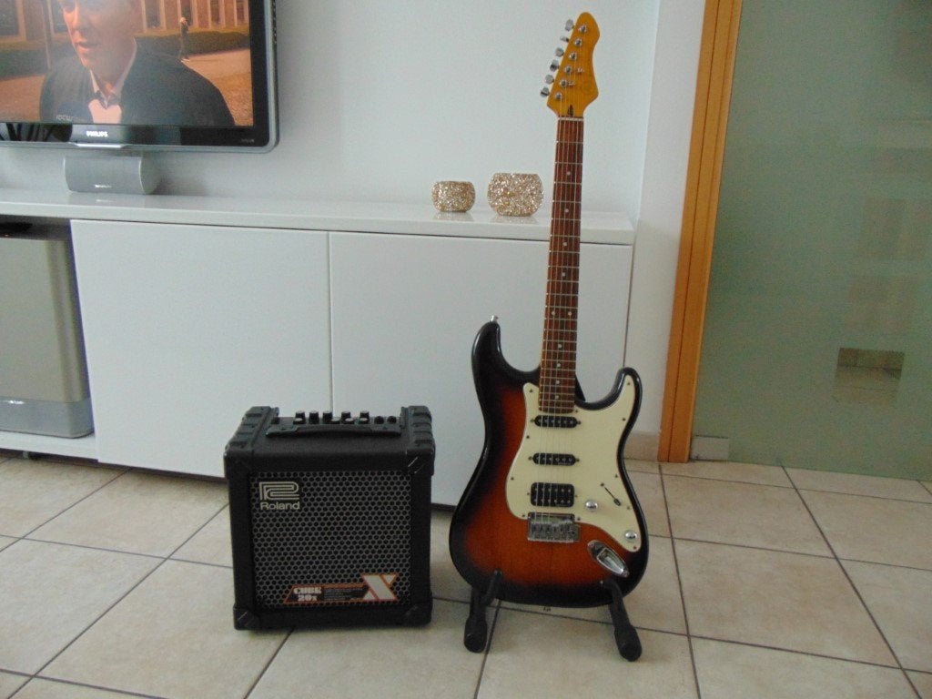 Stratocaster VGS RoadCruiser VST-110 + Roland Cube 20X Amp ., Muziek en Instrumenten, Ophalen, Nieuw, Overige typen