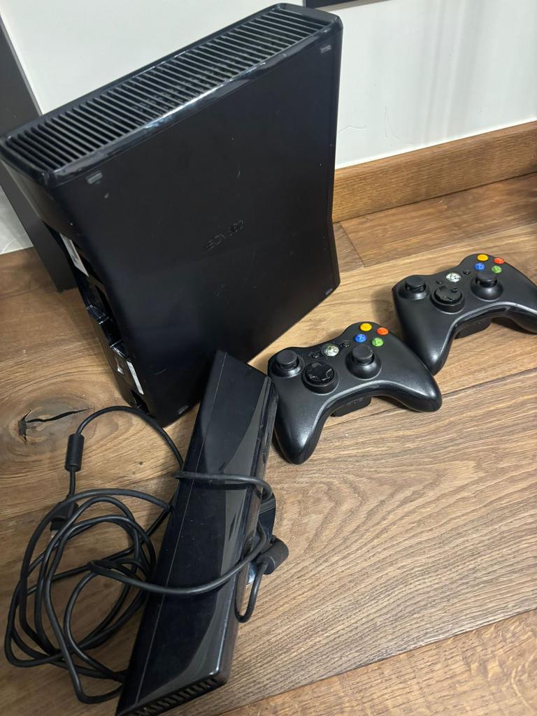 Xbox 360, Games en Spelcomputers, Spelcomputers | Xbox 360, Verzenden, Gebruikt, Met 2 controllers, 360 Arcade of Core