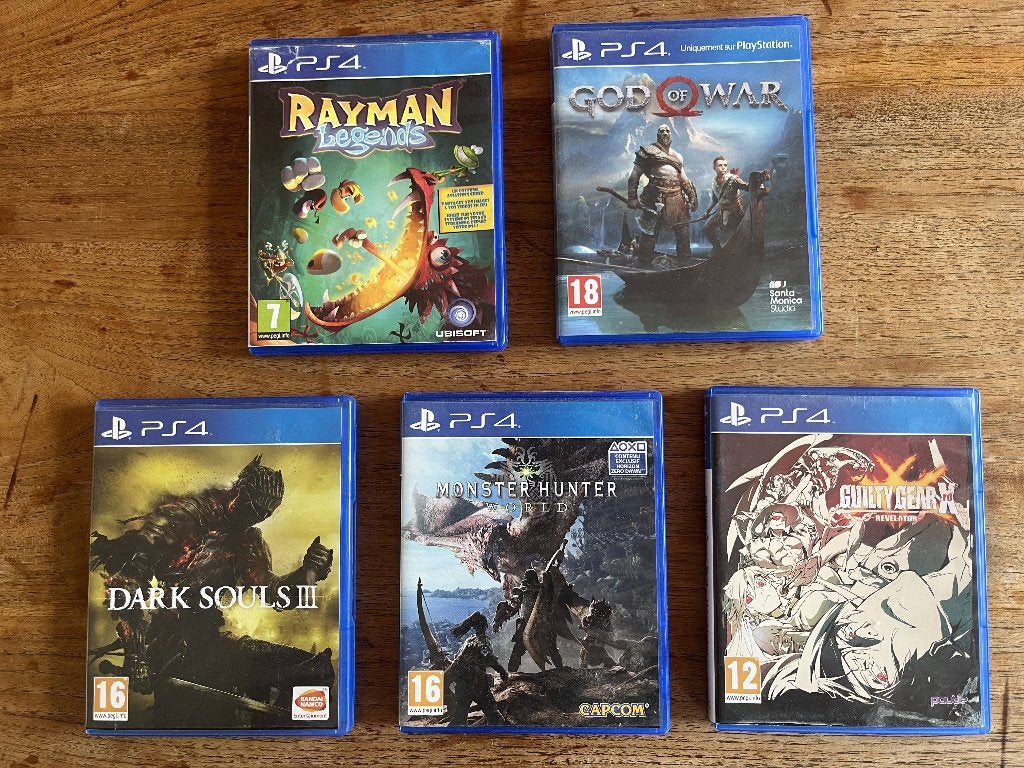 PlayStation 4 + 5 jeux, Consoles de jeu & Jeux vidéo, 500 GB, Enlèvement ou Envoi, Avec 1 manette, Comme neuf