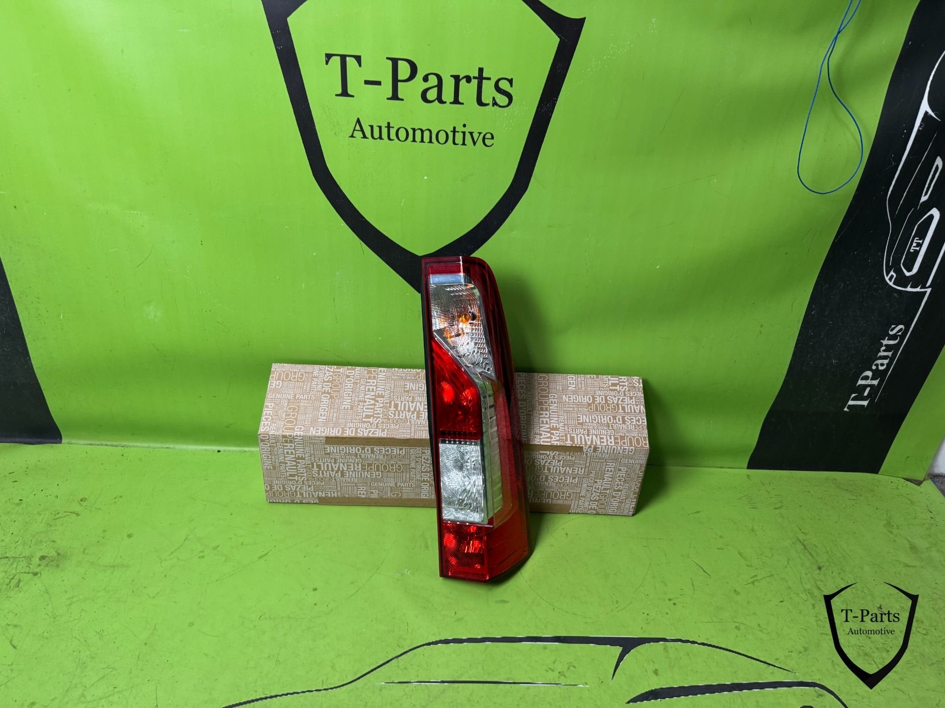 Ampoule de feu arri re droit Renault Master Opel Movano 9319, Renault Group, Contact.group@renault.com, Renault, Utilisé