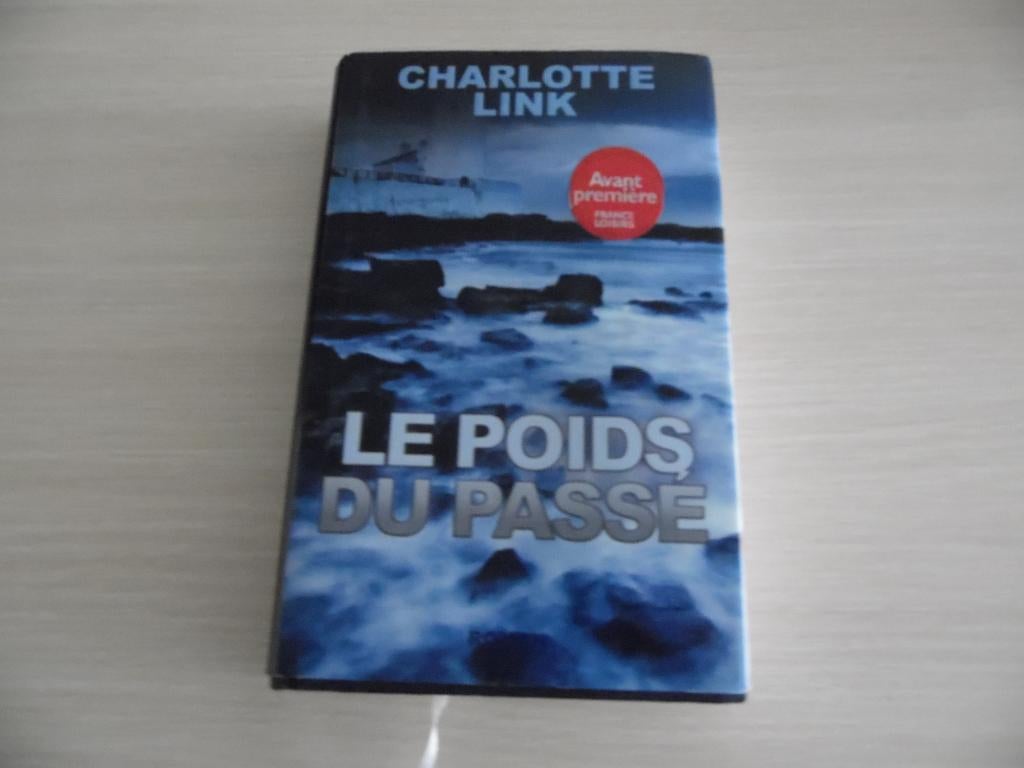 LE POIDS DU PASSÉ        CHARLOTTE LINK, Livres, Thrillers, Comme neuf, Europe autre, Enlèvement ou Envoi