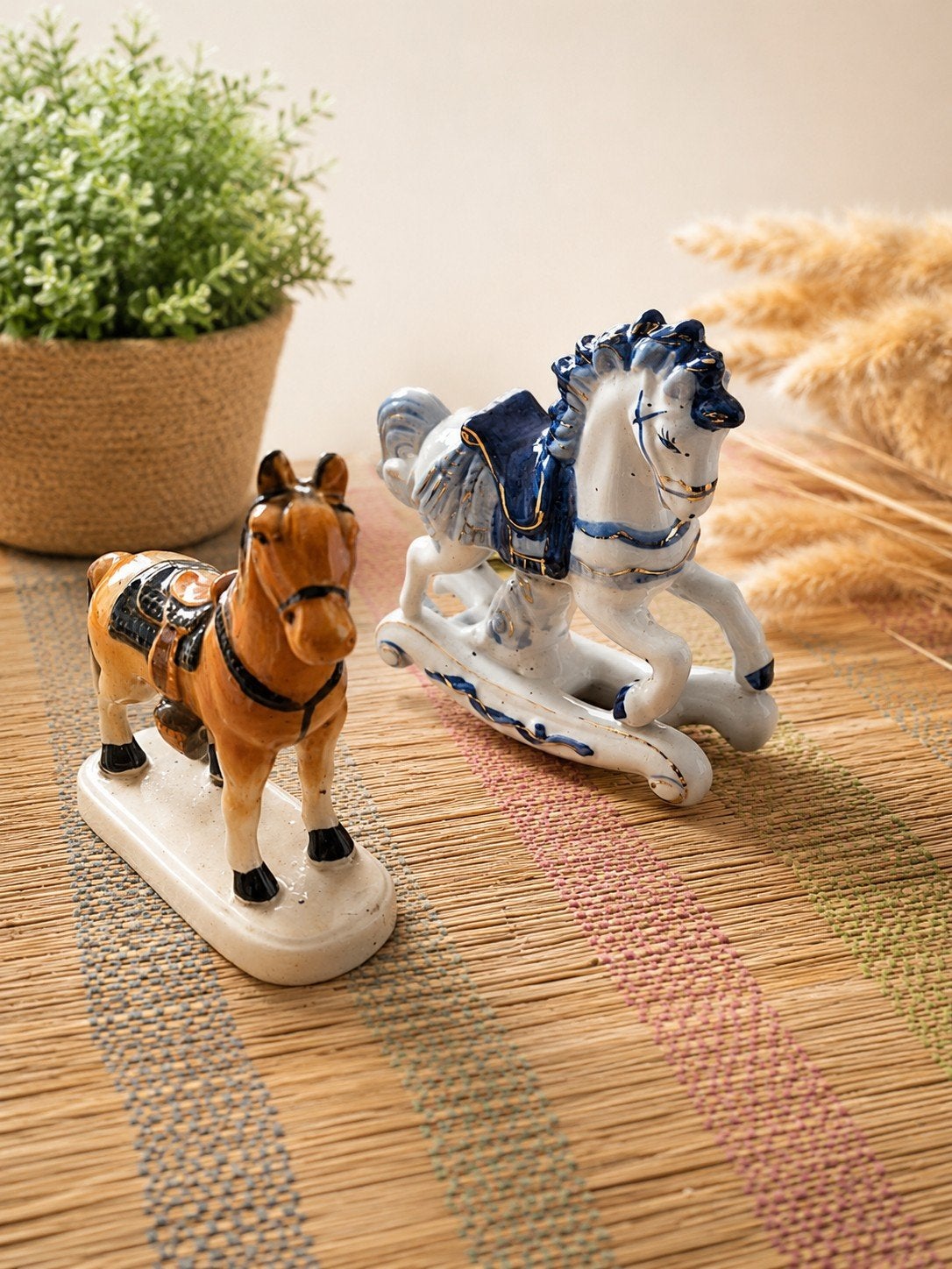 Lot de 2 figurines chevaux en céramique vintage, Enlèvement ou Envoi