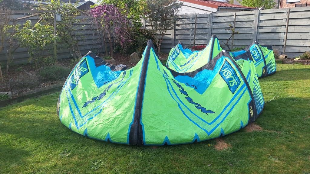 Naish slash 6m en 8m kites, Sports nautiques & Bateaux, Kitesurf, Enlèvement, Comme neuf, Kite