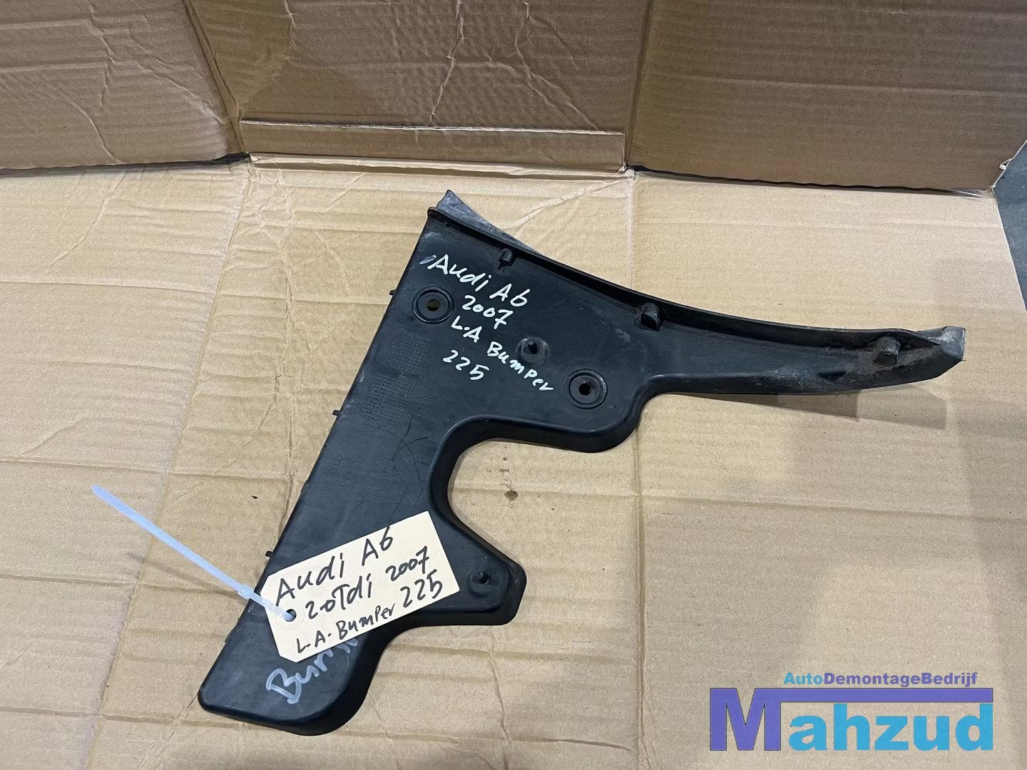AUDI A6 C6 Sedan links achter bumper steun 04-11 4F5807453, Arrière, Pare-chocs, AUDI AG, Auto-Union-Strasse 1
85045  Ingolstadt, DE