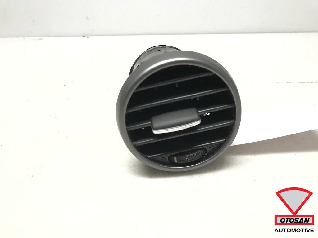 Seat Altea 5P Luchtrooster Voor 5P0819203A, Gebruikt, Autovia A-2, Km 585 585
08760  Martorell, ES, SEAT S.A., Customercare@seat.es