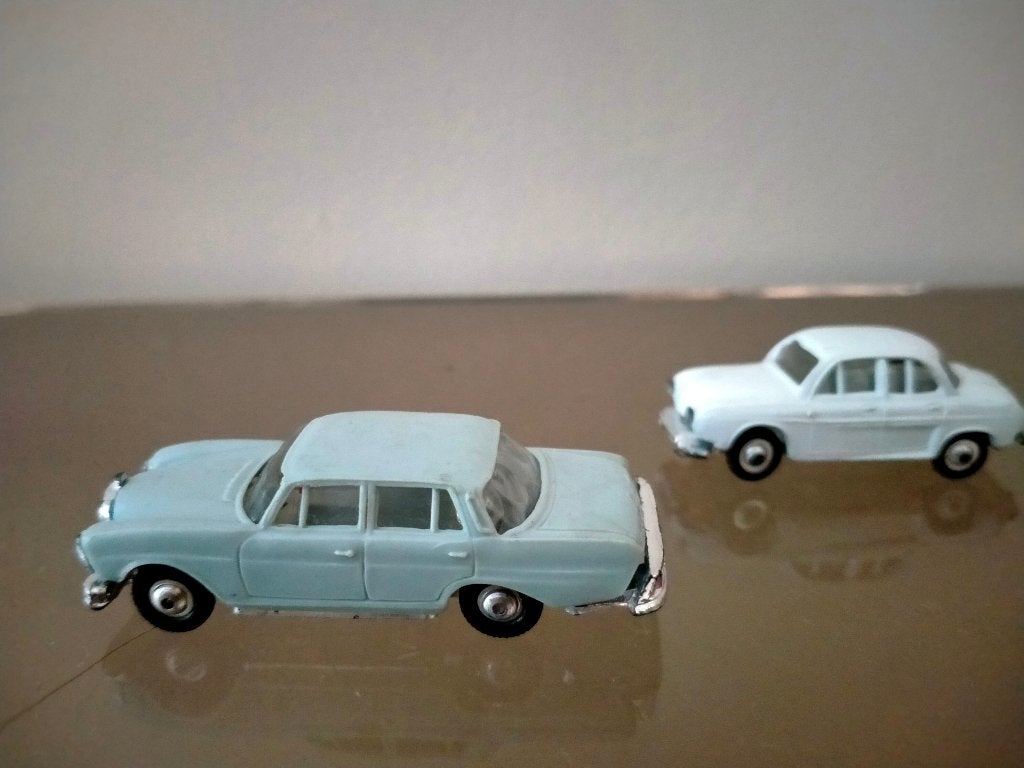 Miniatuurauto Mercedes & Renault, Ophalen, Gebruikt, 1:5 t/m 1:8, Auto