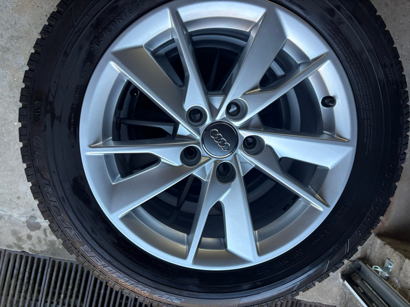 4 Audi A4 B9 205/60/16 velgen, Auto-onderdelen, Ophalen, Gebruikt, 16 inch, Banden en Velgen