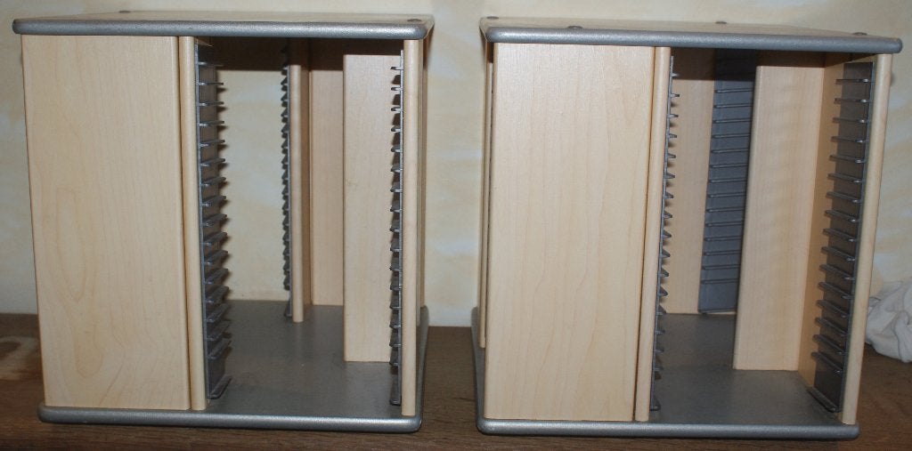 2 tours pivotantes range CD (2x68 cd's - 27,5x25cm), Maison & Meubles, Enlèvement ou Envoi, Comme neuf, 75 à 150 disques, Bois