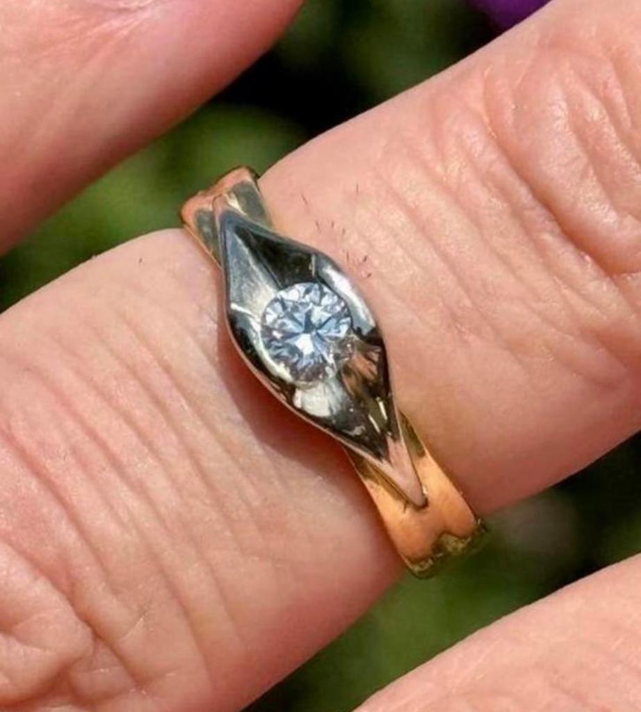 18 karaat gouden ring met natuurlijke diamant/ certificaat!, Handtassen en Accessoires, Ringen, Dame, 17 tot 18, Geel, Goud, Met edelsteen