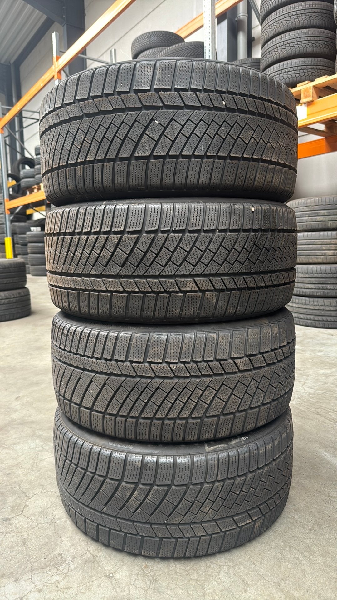 2453519 24535/19 245/35R19 winterbanden merk Continental, Ophalen