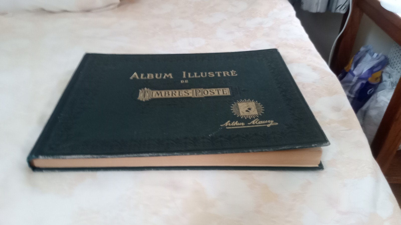 av livre vinted+timbres belge et étrangers 1 jean Gabinpiaf, Timbres & Monnaies, Timbres | Accessoires, Enlèvement ou Envoi, Album de collection
