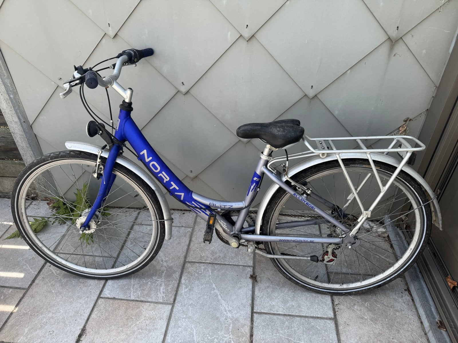 Meisjesfiets, Ophalen, Zo goed als nieuw