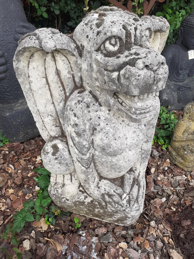 GROTE WATERSPUWER, FRANS MONSTER MET STENEN VLEUGELS, Ophalen, Gebruikt, Steen, Overige typen