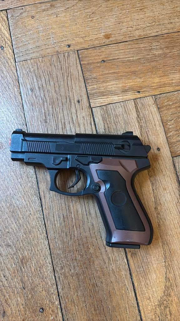 Jouet revolver, Ophalen, Zo goed als nieuw
