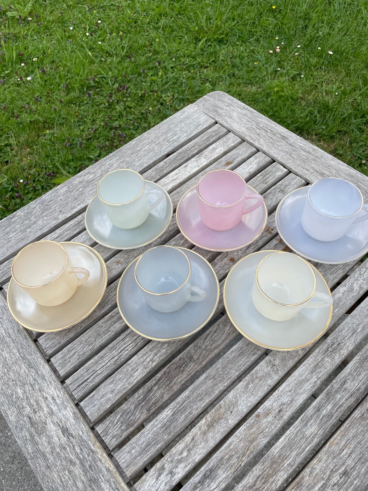 Leuke pastel vintage kopjes en schoteltjes, Ophalen