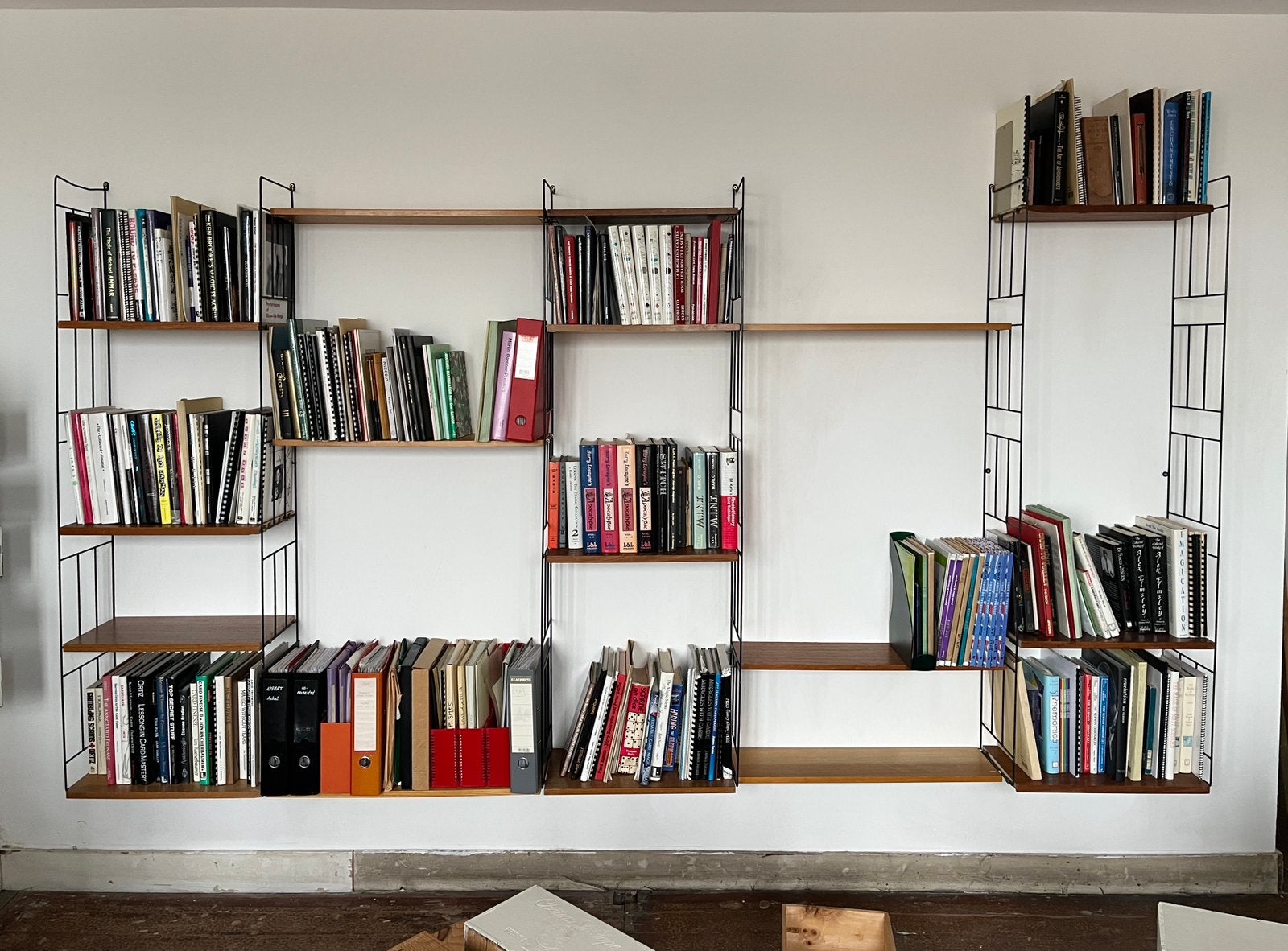 Wandsysteem  type String, Huis en Inrichting, Kasten | Boekenkasten, Gebruikt, 200 cm of meer, 150 tot 200 cm, 25 tot 50 cm, Met plank(en)