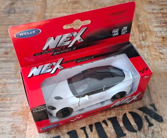 ASTON MARTIN DBS Superleggera White 1/43 NEXMODELS Neuve+Box, Enlèvement, Neuf, Voiture, Corgi