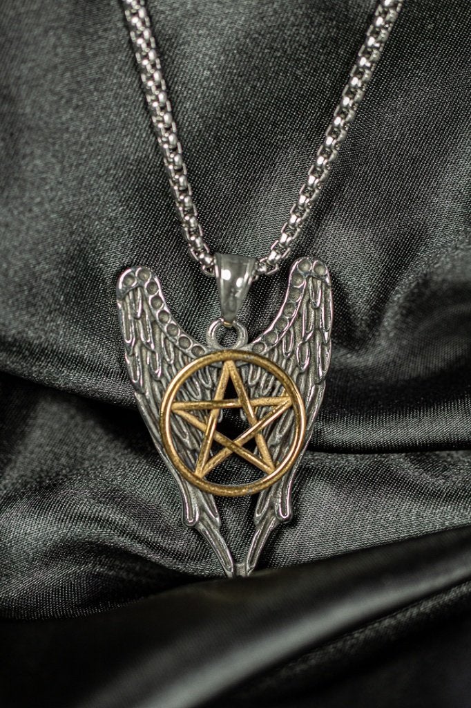Collier en forme d'aile d'ange avec pentagramme, Envoi, Neuf, Argent, Autres matériaux
