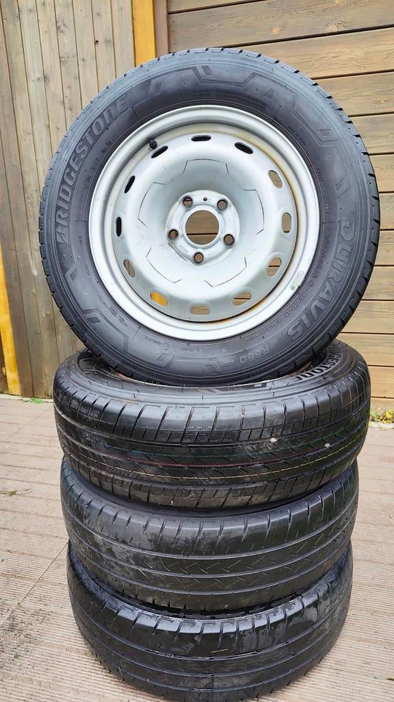 Pneus sur jante BRIDGESTONE R660 205/65/ R16 C - 107/105LT, Autos : Pièces & Accessoires, Pneus & Jantes, Pneus et Jantes, Pneus été