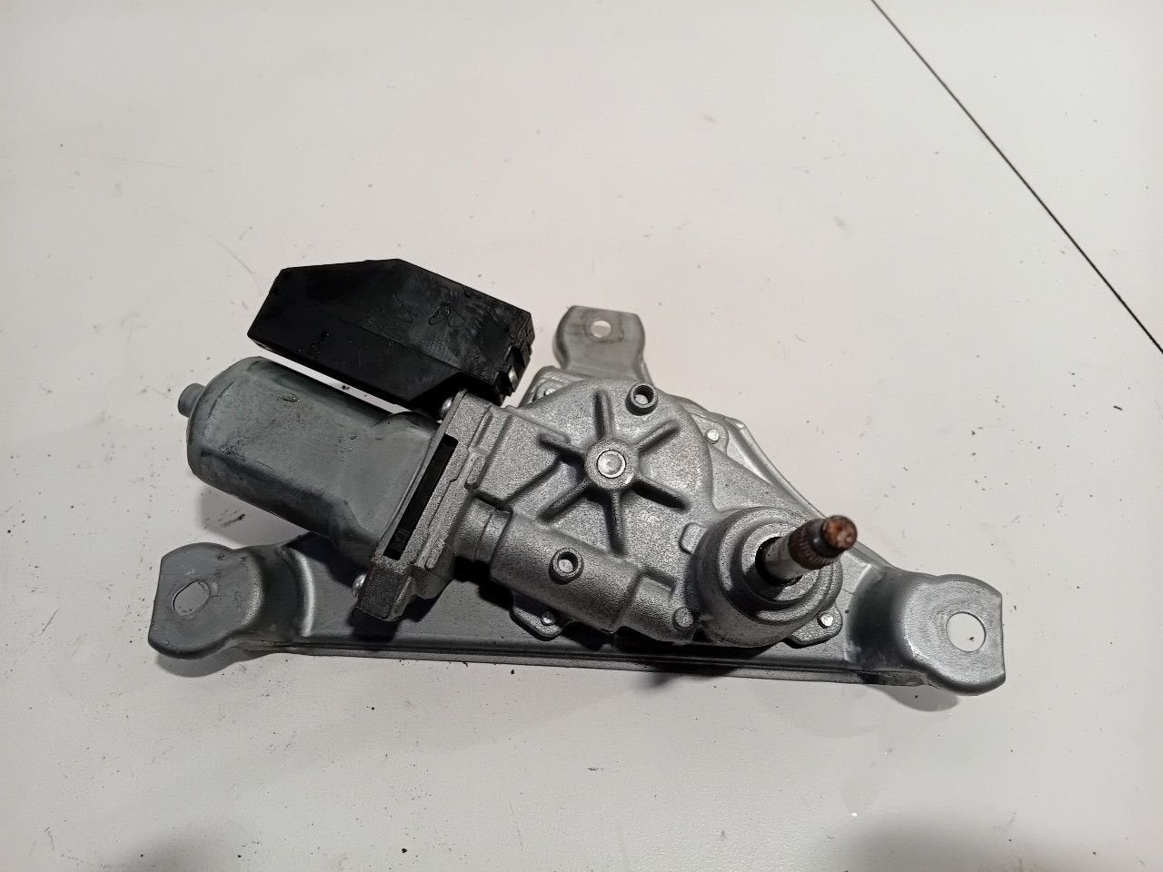 Ruitenwissermotor achter Toyota Yaris, Onderdelen@venauto.nl, Van der Ven Autorecycling B.V., Gebruikt, Ettenseweg 76, 4706 PB Roosendaal, The Netherlands