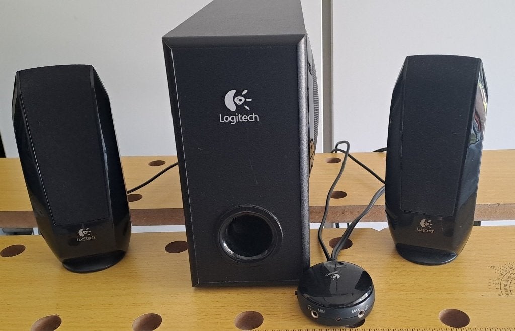 LOGITECH S220 , 2.1 Speakerset met aparte woofer, Afstandsbediening, Ophalen, Speakerset, Logitech