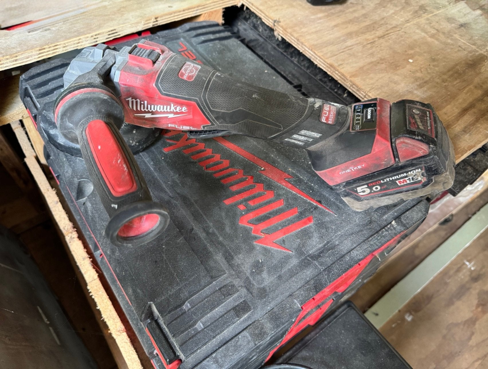 Milwaukee M18 haakse slijper 125 in HDbox, Bricolage & Construction, Outillage | Meuleuses, Comme neuf, Meuleuse d'angle, Enlèvement
