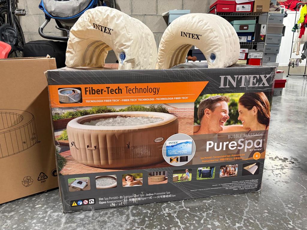 Jacuzzi 4 personen, Ophalen, Zo goed als nieuw, Afdekzeil