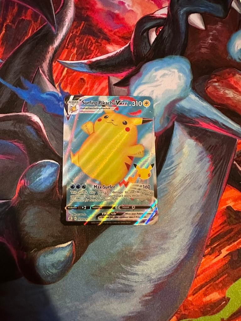 Surfing Pikachu Vmax 009/025, Ophalen, Nieuw, Losse kaart