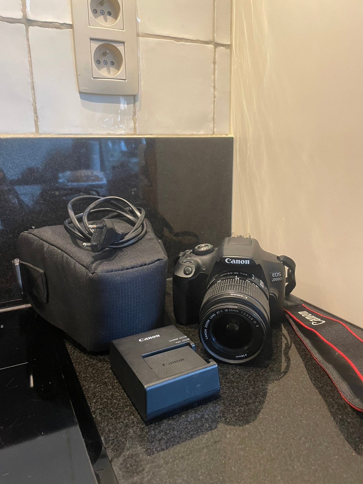 Canon EOS 2000D Spiegelreflexcamera – 24,1 MP DSLR, Audio, Tv en Foto, Ophalen, Zo goed als nieuw, Accu, Canon