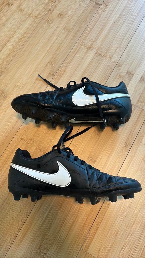 Nike voetbalschoenen maat 41, Ophalen, Zo goed als nieuw, Schoenen